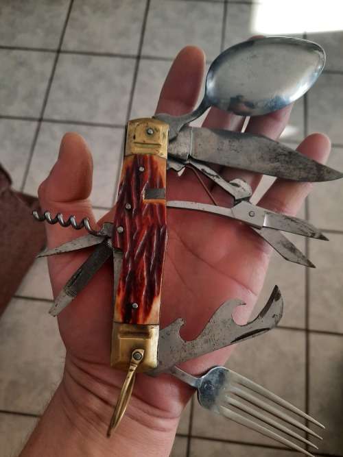 2 old  pocked knifes
