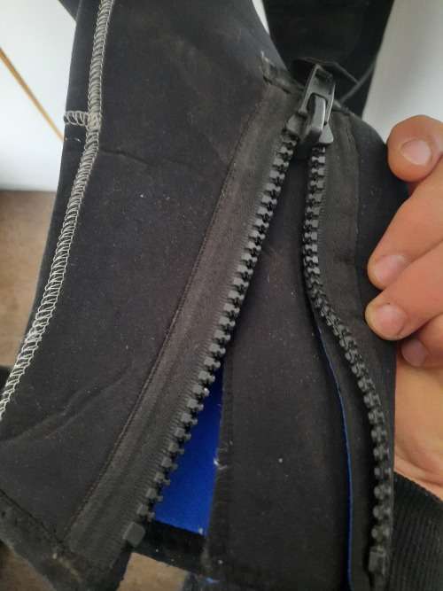 wetsuit booties and flippers