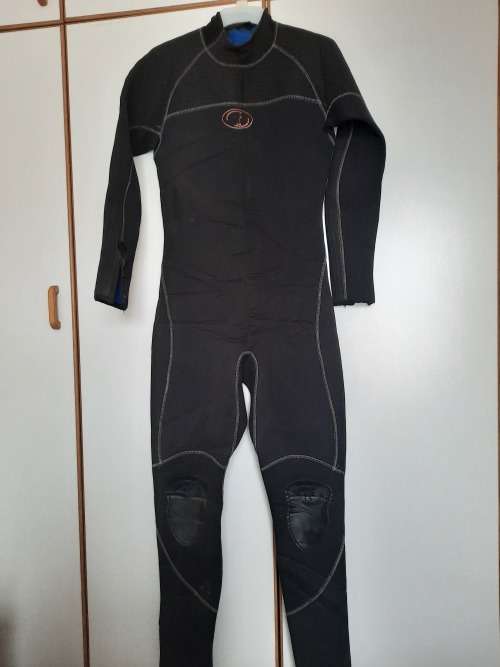 wetsuit booties and flippers