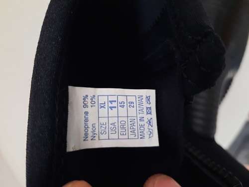 wetsuit booties and flippers