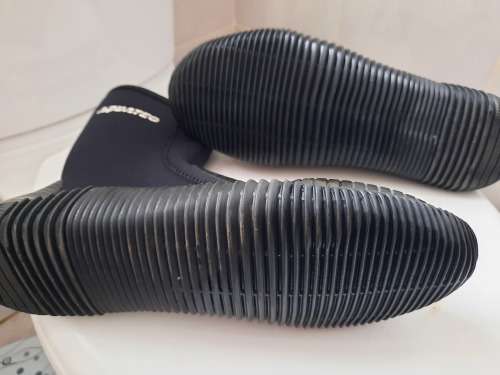 wetsuit booties and flippers