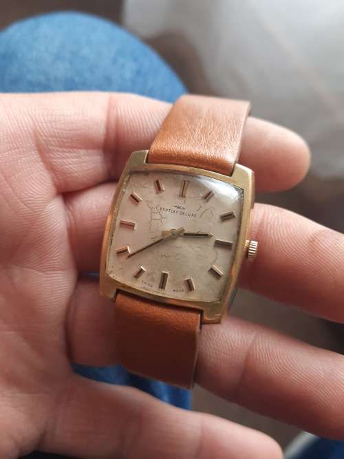 Vintage men`s bentley deluxe watch