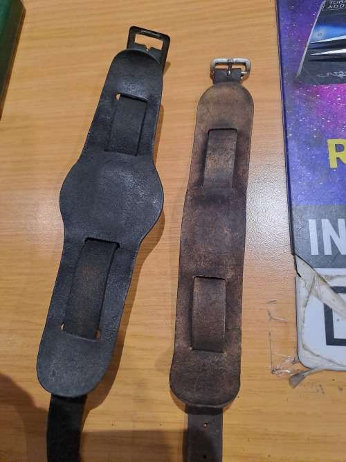 2x vintage watches