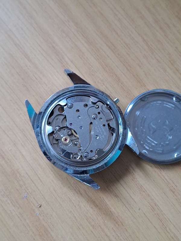 2x vintage watches