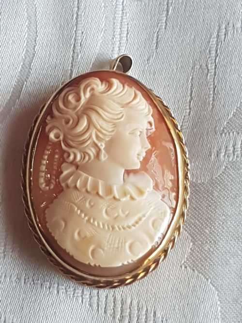 large cameo brooch 9ct gold