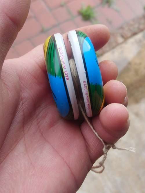 4 vintage Yo-Yos