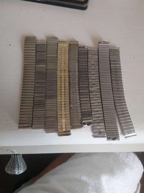 5  vintage mens watches and 9 straps