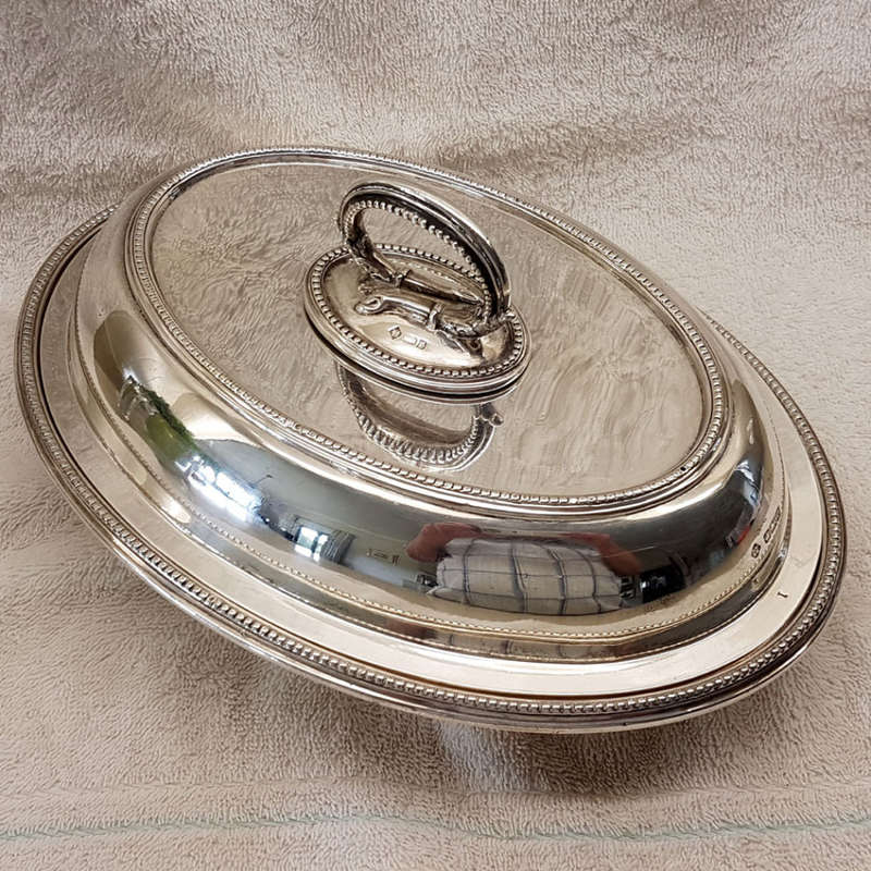 Sterling Silver Serving Dish: Sheffield Hallmarks for 1906-07: 1091 gm