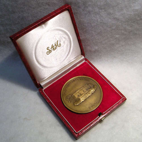 1973 Paul Kruger`s Farmhouse `Boekenhoutfontein` Large Bronze Medal in Case.
