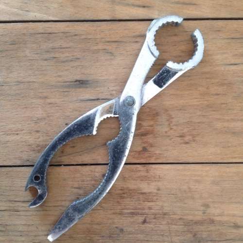 Collectable multi bar tool - champagne & bottle opener