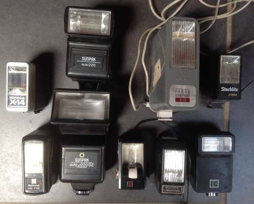 Vintage camera flashes (x9) (MEB3)