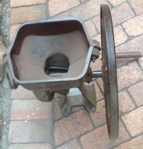 Vintage table mounted mealie grinder - Bentall No9 - heavy - COLLECTION ROODEPOORT ONLY