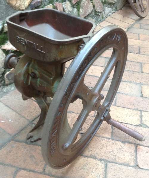 Vintage table mounted mealie grinder - Bentall No9 - heavy - COLLECTION ROODEPOORT ONLY