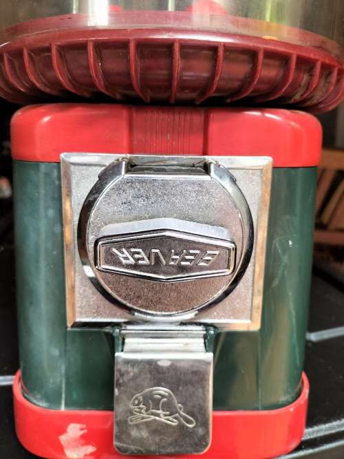 Vintage coin operated bublegum dispenser - Beaver