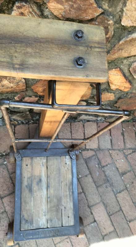 Vintage market scale (wooden frame/base)
