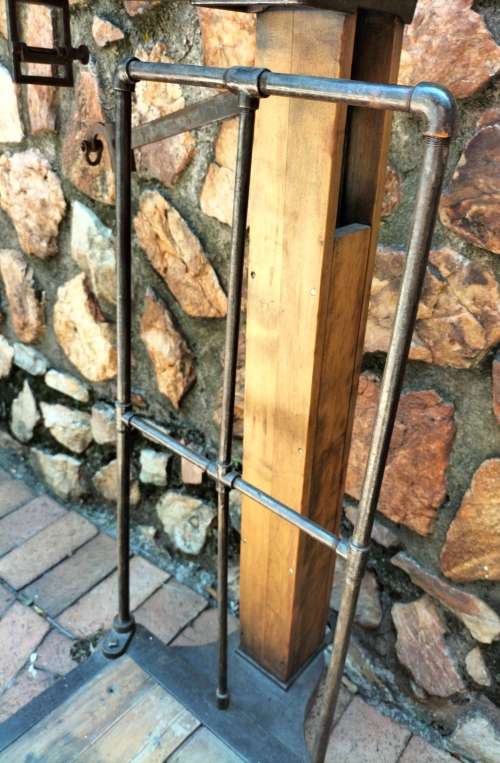 Vintage market scale (wooden frame/base)