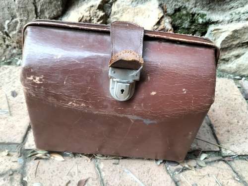 Vintage Doctor`s leather bag