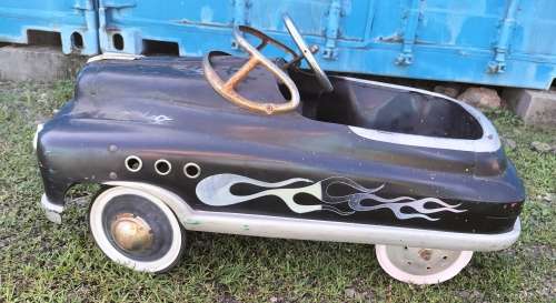Vintage pedal car - trapkar