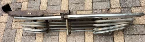 Vintage car grill - ideal for restorer, man cave, pub or shop exhibition COLLECTION BOKSBURG ONLY