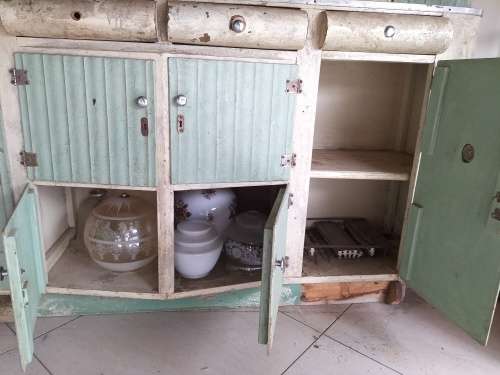 Vintage kombuis kas met houding (for repurposing/restoration) - COLLECTION ONLY