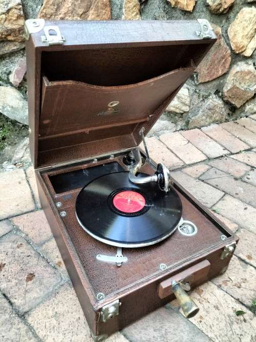 Vintage gramophone player - working