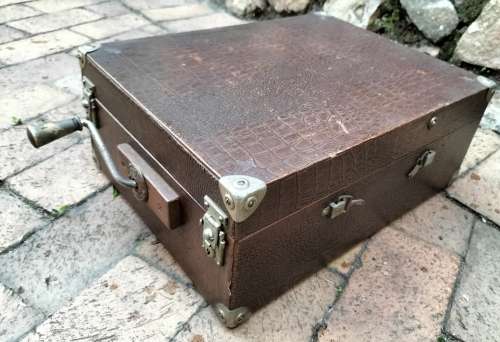 Vintage gramophone player - working