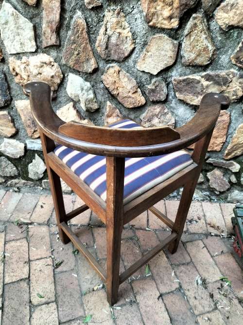 Vintage high chair (stands 91cm high)