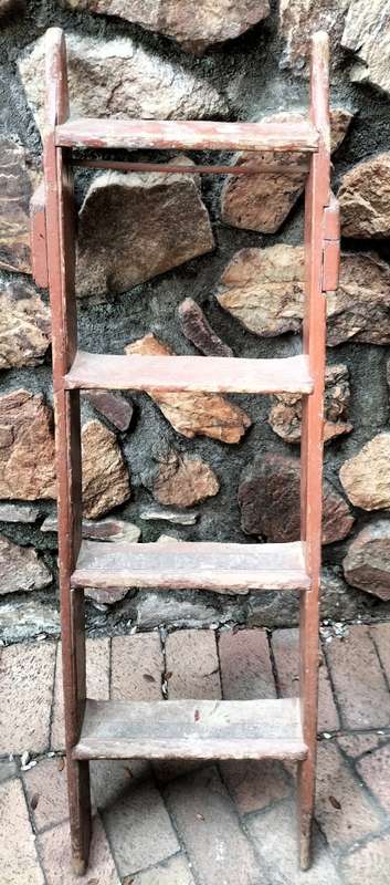 Vintage wooden ladder (123cm high)