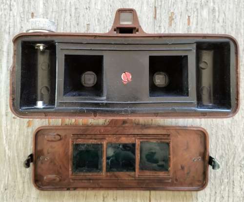 Vintage plastic stereo camera (Haneel 1946) MD1