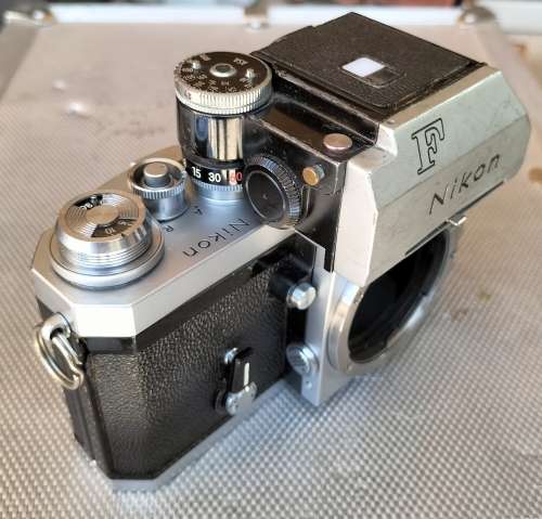 Nikon F with Photomic T prism - well used (MD18)