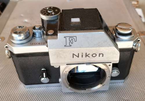 Nikon F with Photomic T prism - well used (MD18)