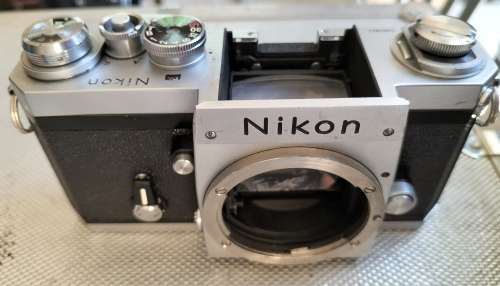 Nikon F with Photomic T prism - well used (MD18)