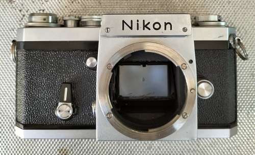 Nikon F with Photomic T prism - well used (MD18)