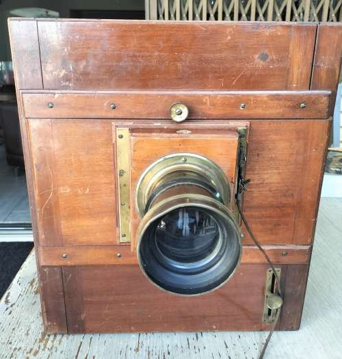 Antique wooden camera (MD56)