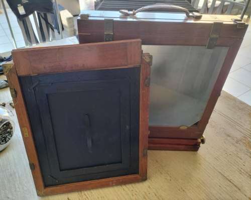 Antique wooden camera (MD56)