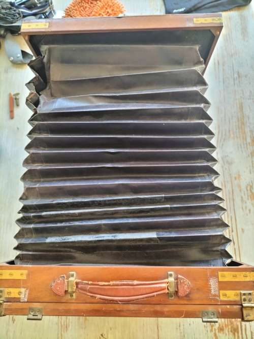 Antique wooden camera (MD56)