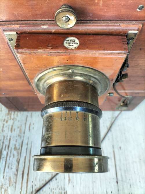 Antique wooden camera (MD56)