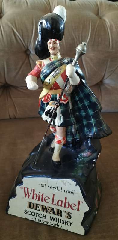 Dewar`s White Label Whiskey Advertising (32cm high)