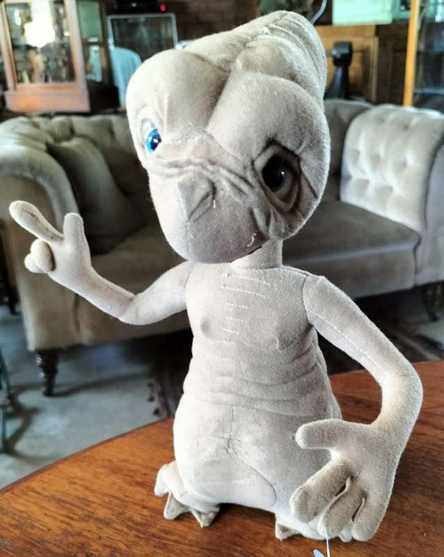 Adorable ET puppet (27 cm high) - with original tag