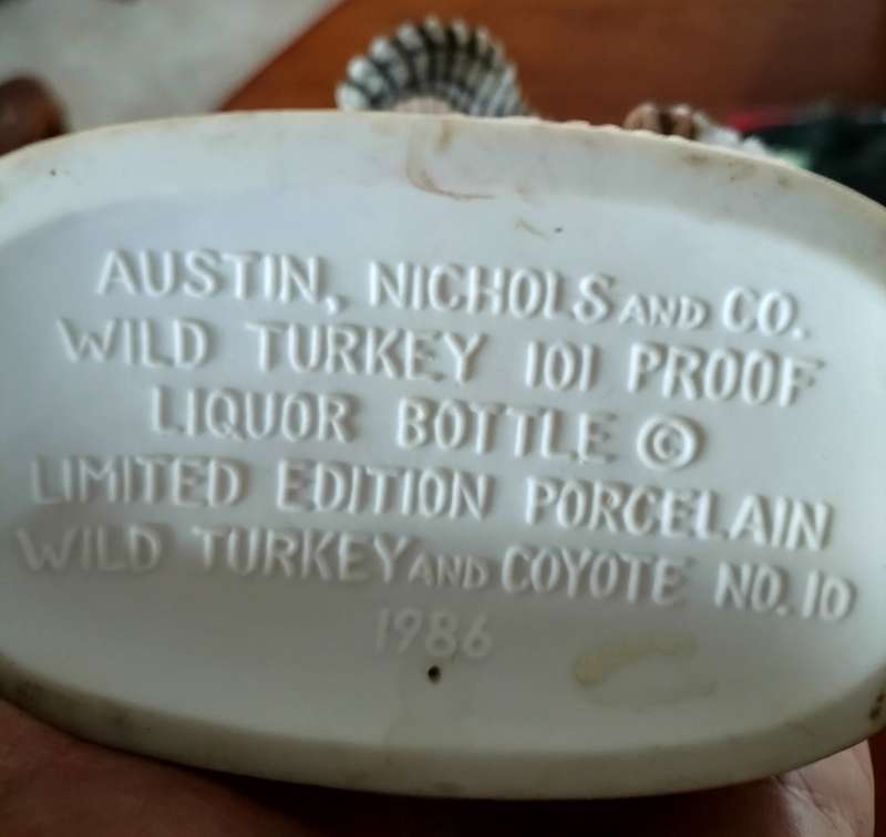 Whiskey - small vintage Wild Turkey decanter (2)