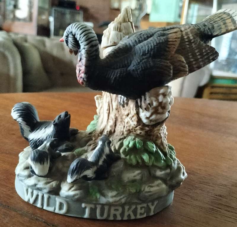 Whiskey - small vintage Wild Turkey decanter (4)