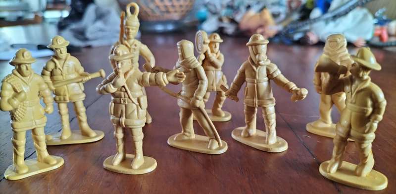 Vintage plastic toy figurines (X 9) -firefighters