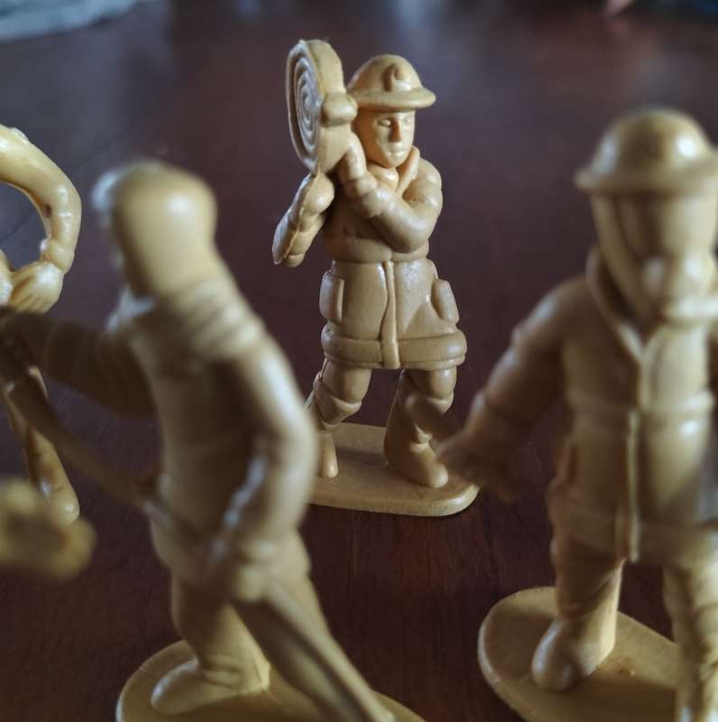 Vintage plastic toy figurines (X 9) -firefighters