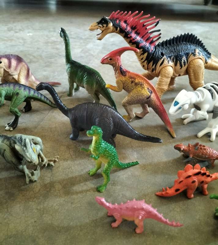 Vintage plastic toy dinosaurs (x 18)