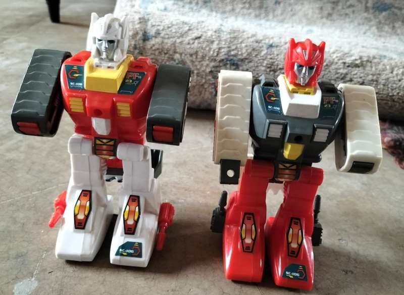 Vintage plastic robo transformers (x 2) - SC 106