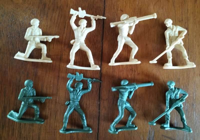 Vintage plastic military figures (x 19)