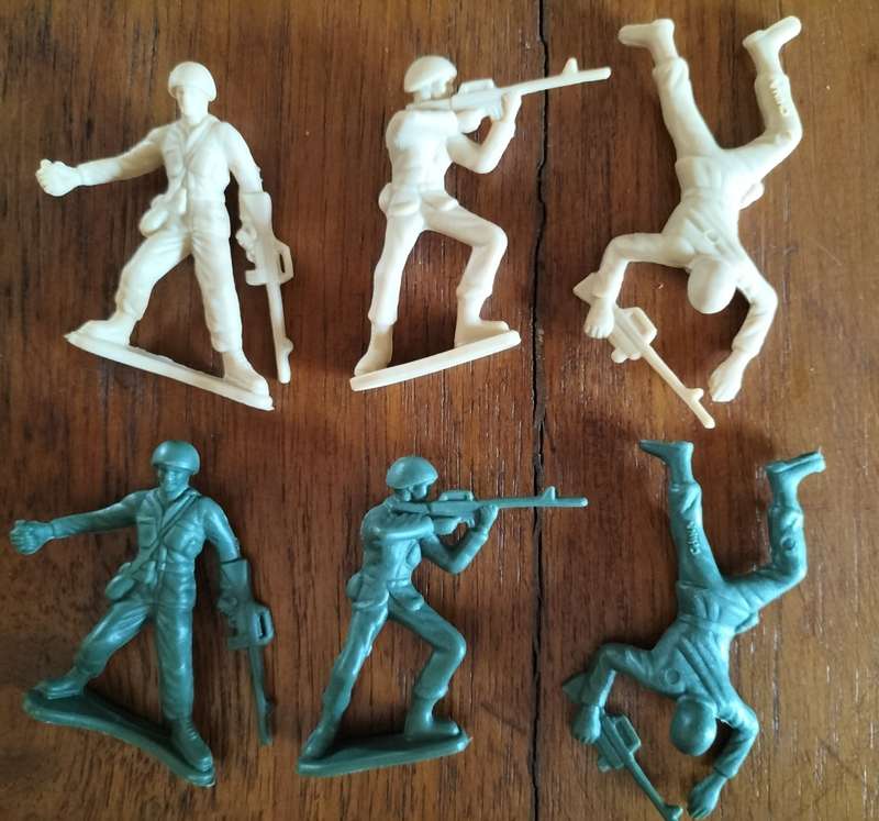 Vintage plastic military figures (x 19)