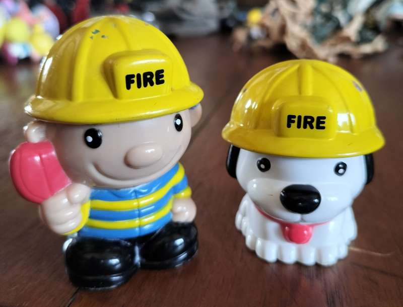 Vintage toy figurines (x 2) - fire fighters