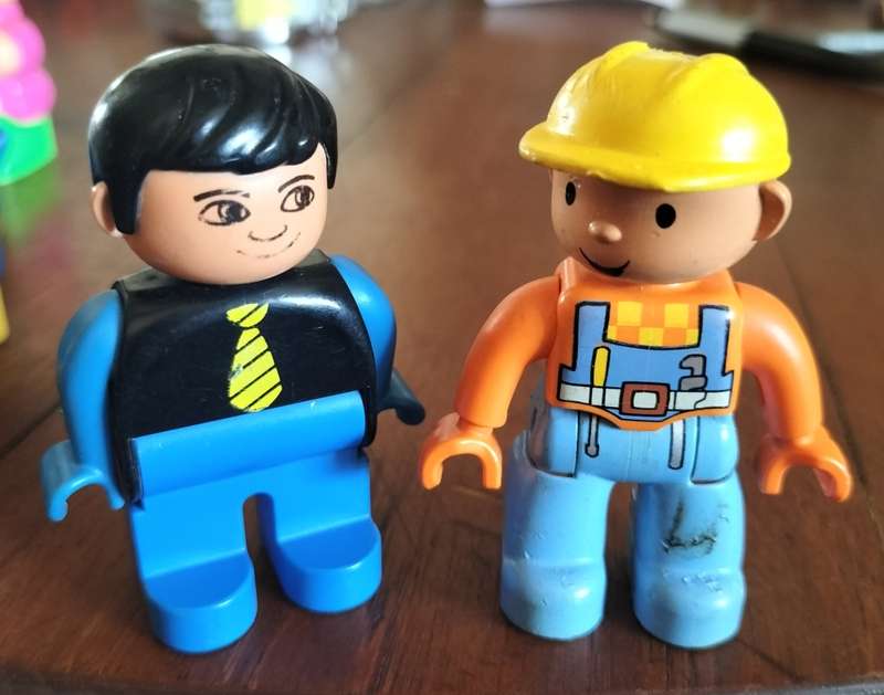 Vintage Lego toy figurines (x 2)