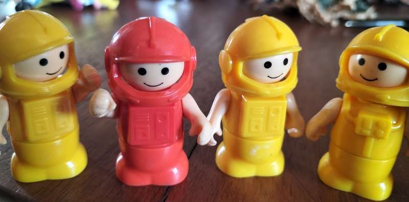 Unknown vintage toy figures (X6)